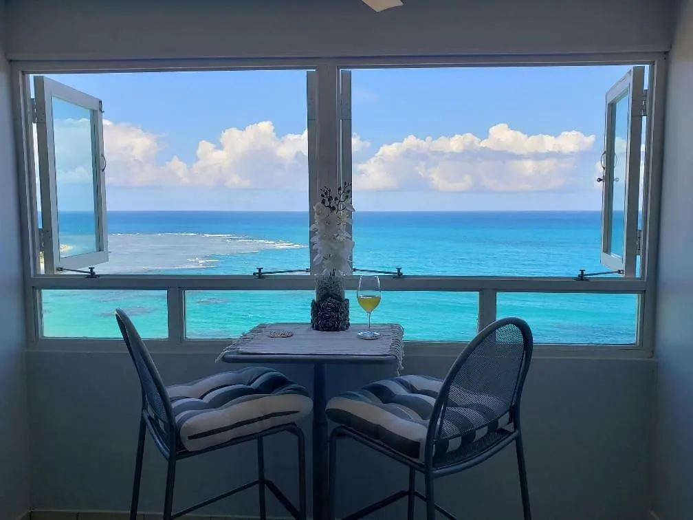 Breezy Beachfront Property With View Of Paradise 卢基约