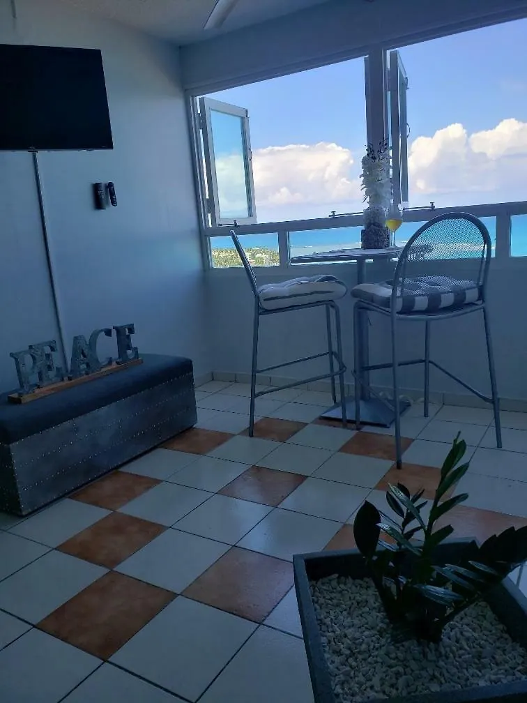 Breezy Beachfront Property With View Of Paradise 卢基约 0*,