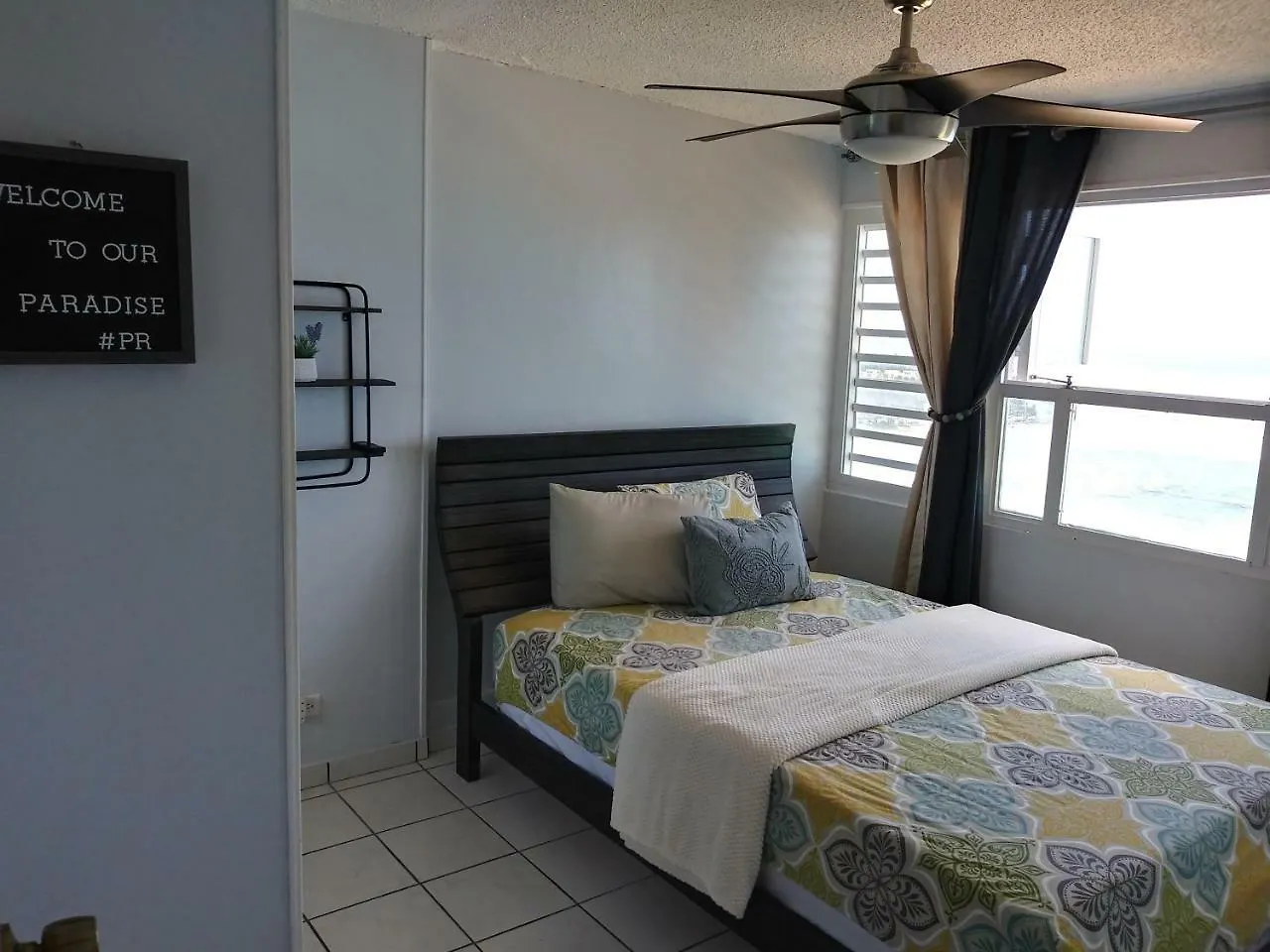 Breezy Beachfront Property With View Of Paradise 卢基约 波多黎各